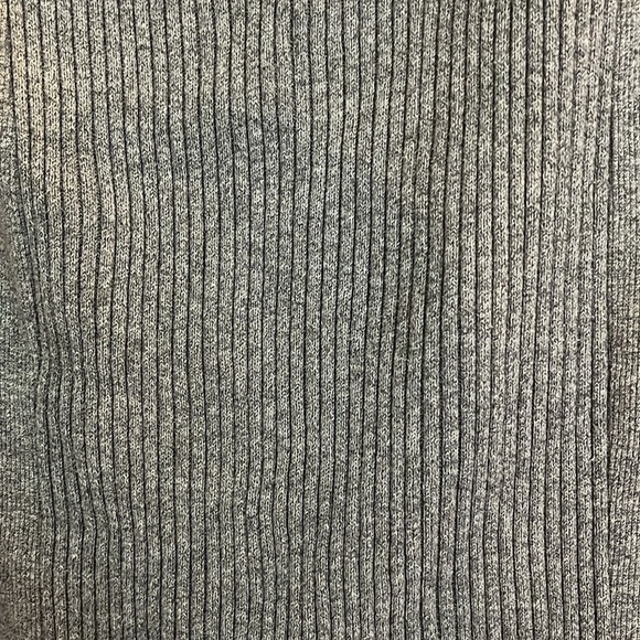 Rafaella-XL-gray-long sleeve sweater with faux leather trim, rib detailing top. - Picture 4 of 12